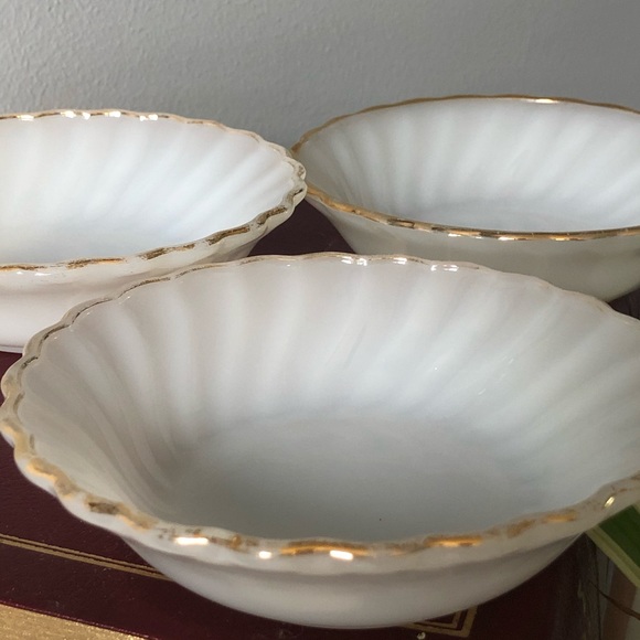 ANCHOR HOCHING CO MILK GLASS BOWLS - Picture 4 of 7